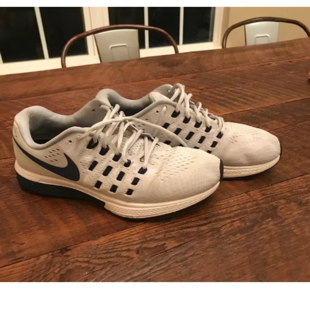 Nike Mens Zoom Vomero 11 Size 10 Grey and Navy